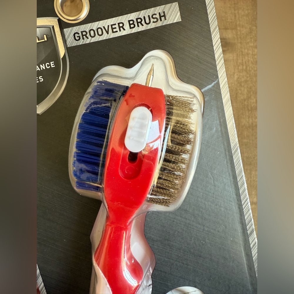 NEW Maxfli Groover Brush Golf Performance Series Red Retractable Clip Multi Tool - Picture 2 of 5